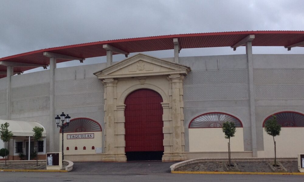 Suspendida macrofiesta en la plaza de toros de Morón.