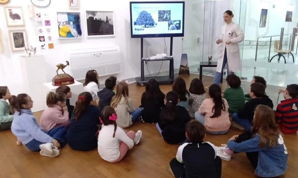 Rosi Andújar presenta la oferta de Talleres Creativos infantiles